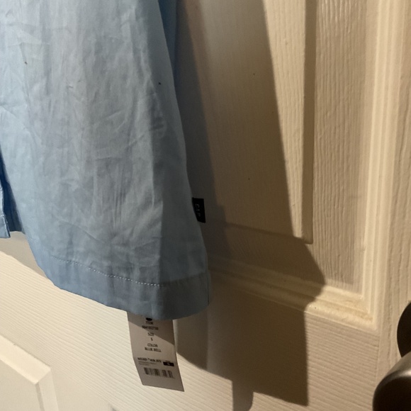 NWT Gap Light Blue Button Down Short Sleeve Shirt - Picture 3 of 6